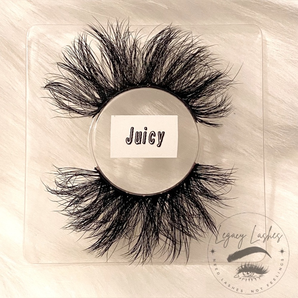 Juicy- Fluffy 22 MM Lash 🫶🏼 - Picture 3 of 3